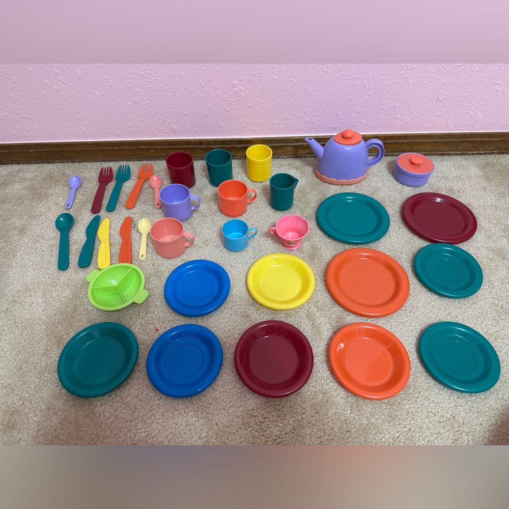 Battat Kids Pretend Play Plastic Dishes Tea Pot Plates Cups Utensils Lot